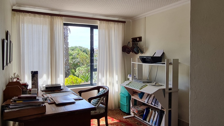 4 Bedroom Property for Sale in Boggomsbaai Western Cape